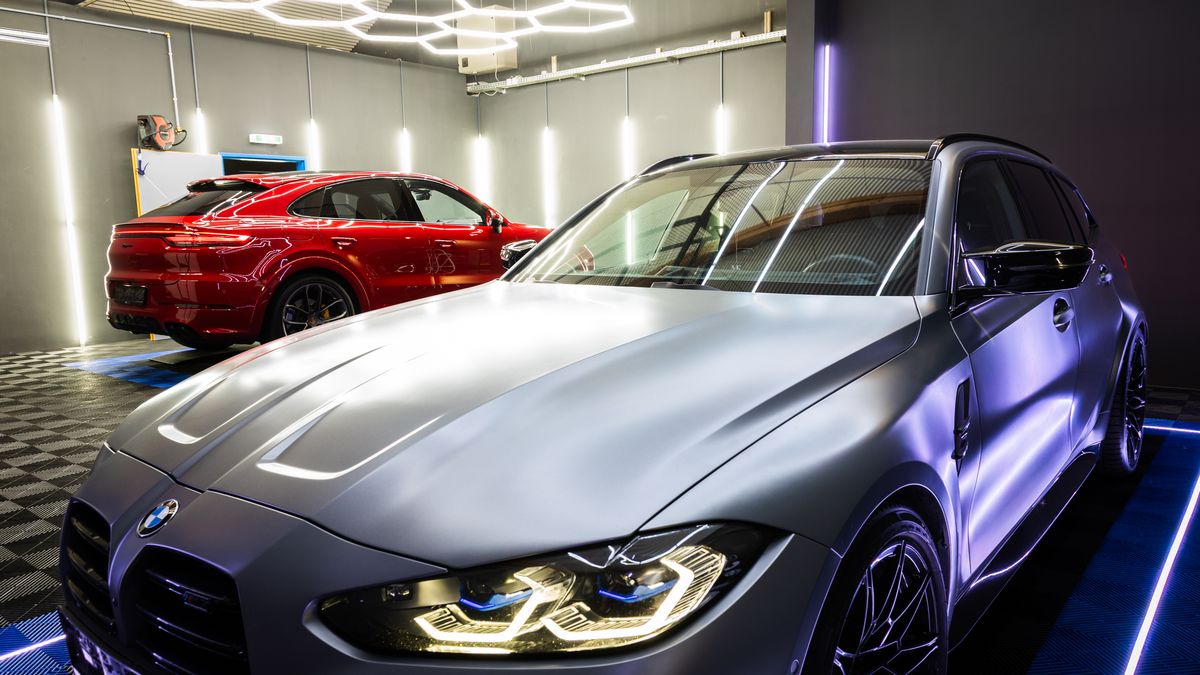 BMW M3 Touring in der Aufbereitungshalle von Indigo Detailing in Moosbrunn