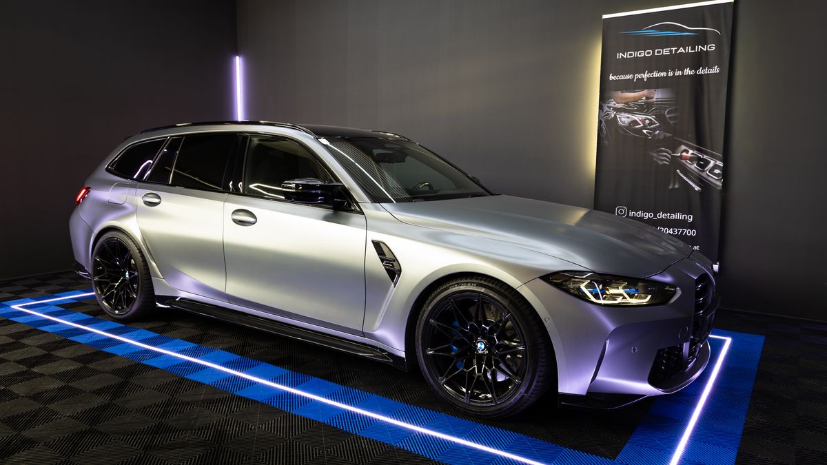 BMW M3 Touring nach der Außenaufbereitung in der Halle von Indigo Detailing